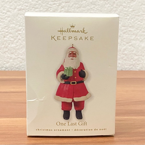 2010 HALLMARK Keepsake One Last Gift AA Santa Christmas Tree Ornament - Picture 3 of 12